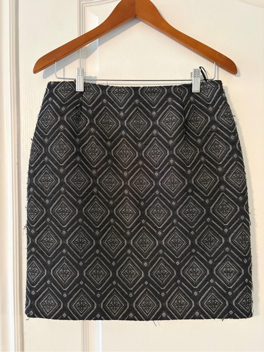 Amanda & Chelsea Black Diamond-Pattern Pencil Skirt